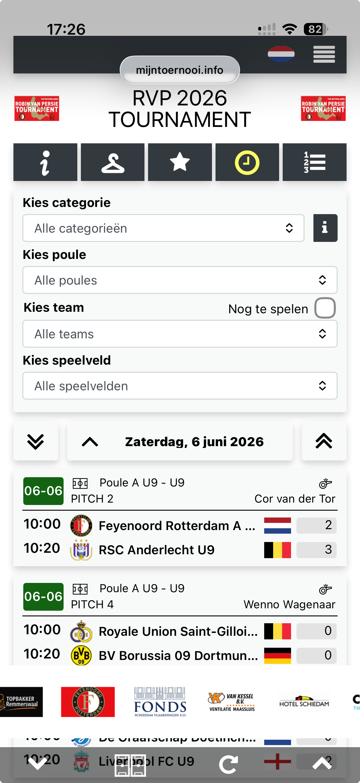 Mobiele bezoekerspagina met wedstrijdschema, teamfilter en standen
